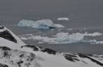 Icebergs passeiam ao largo de Ilulissat, na Groelândia